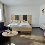 Zur Linde 3*