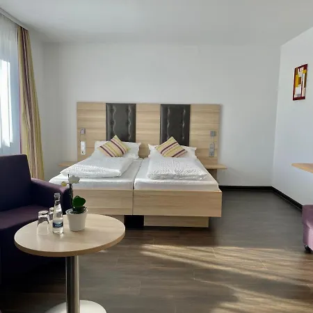 Zur Linde 3*
