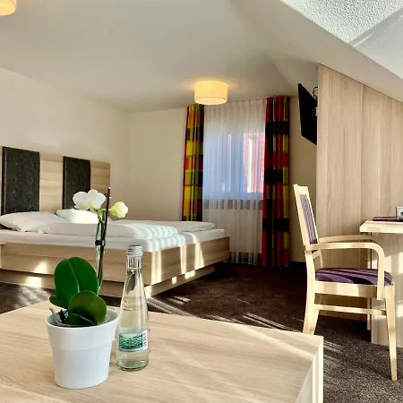 Zur Linde Hotel 3*