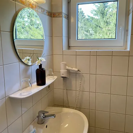 Zur Linde 3*