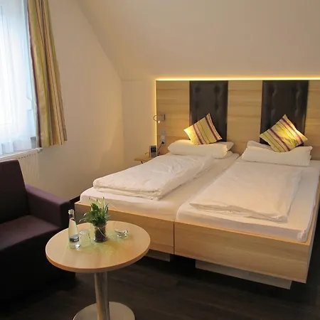 Zur Linde Hotel 3*