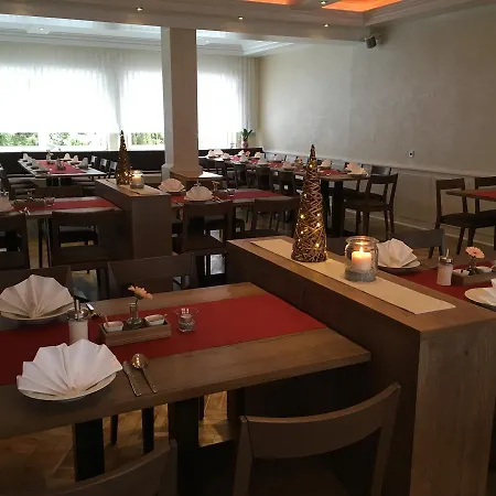 Zur Linde Hotel 3*
