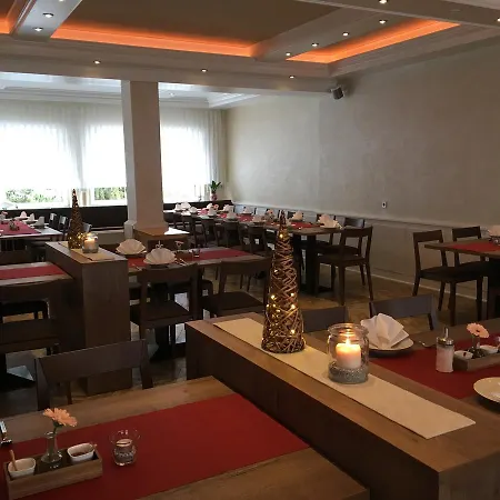 Zur Linde Hotel 3*